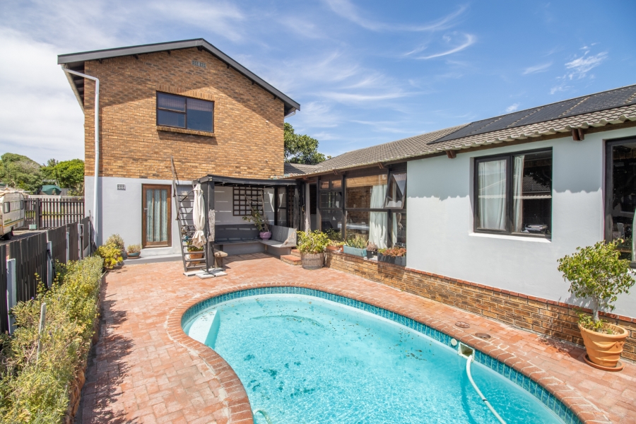 To Let 4 Bedroom Property for Rent in Capri Western Cape